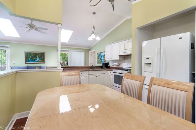 886 Quincy Court, Island Lake, IL 60042