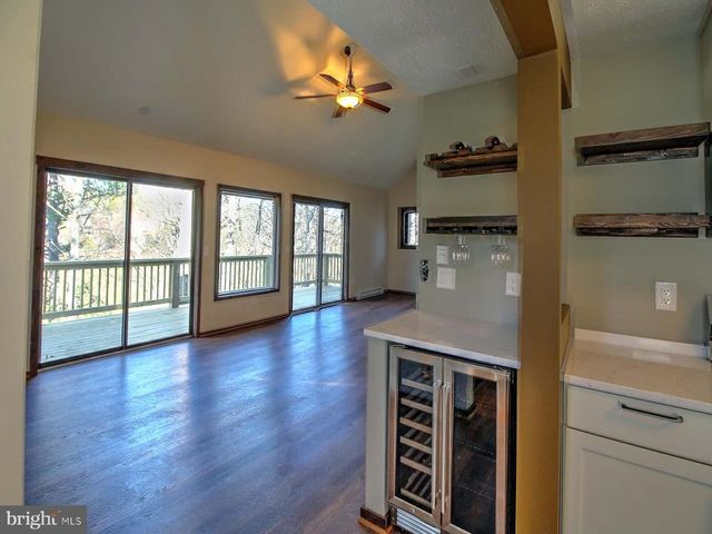 63 FAIRWAY DR, Basye, VA 22810