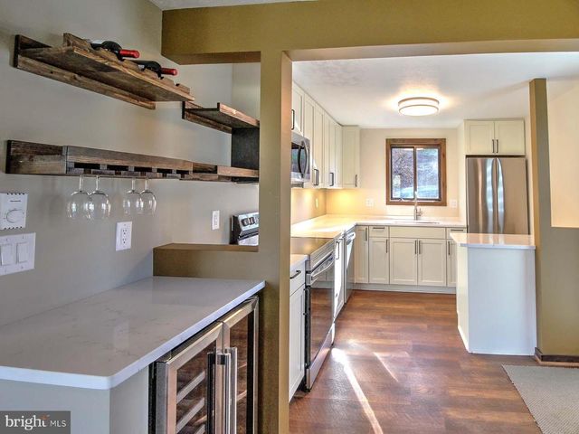 63 FAIRWAY DR, Basye, VA 22810