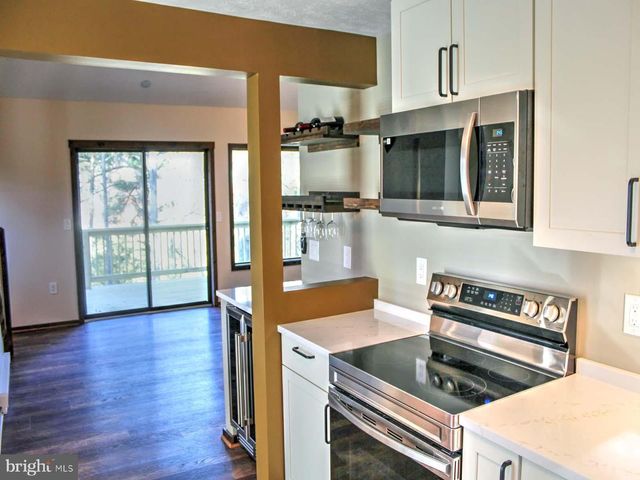 63 FAIRWAY DR, Basye, VA 22810