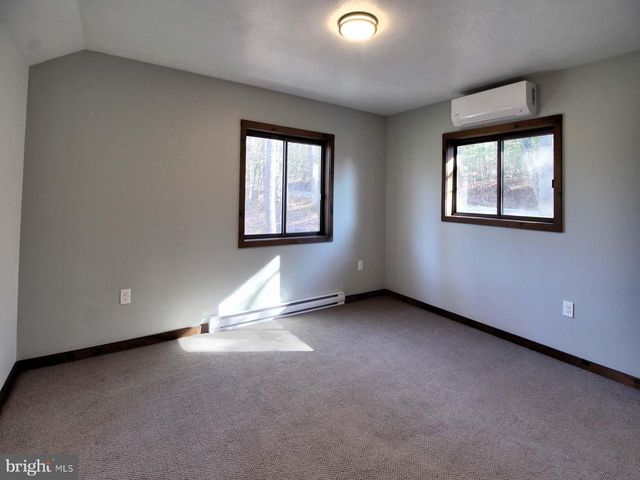 63 FAIRWAY DR, Basye, VA 22810