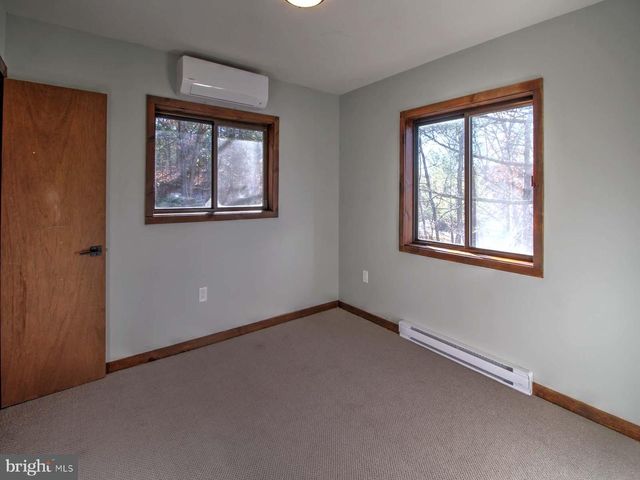 63 FAIRWAY DR, Basye, VA 22810