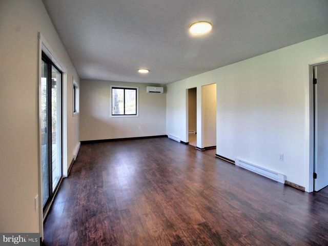 63 FAIRWAY DR, Basye, VA 22810