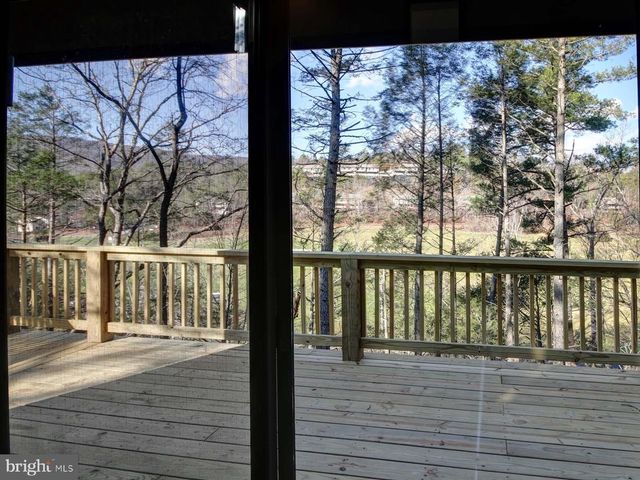 63 FAIRWAY DR, Basye, VA 22810