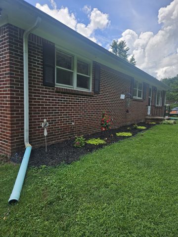 1490 S Long Creek Rd, Lafayette, TN 37083