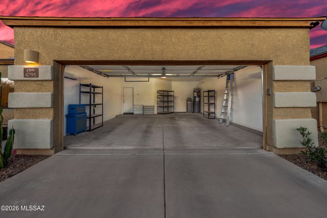 6795 S Avenida Del Abrazo, Tucson, AZ 85756