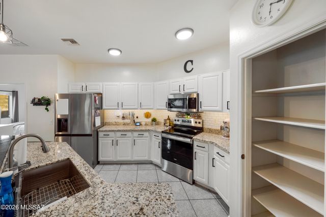 6795 S Avenida Del Abrazo, Tucson, AZ 85756
