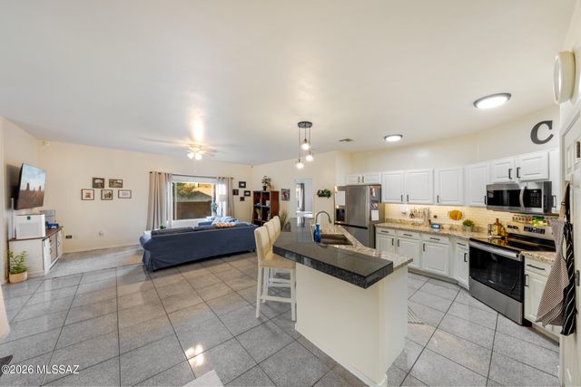 6795 S Avenida Del Abrazo, Tucson, AZ 85756