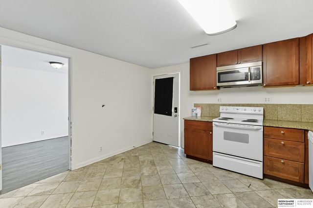 7518 Blondo Street, Omaha, NE 68134