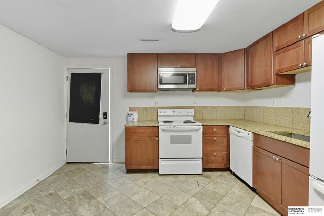 7518 Blondo Street, Omaha, NE 68134