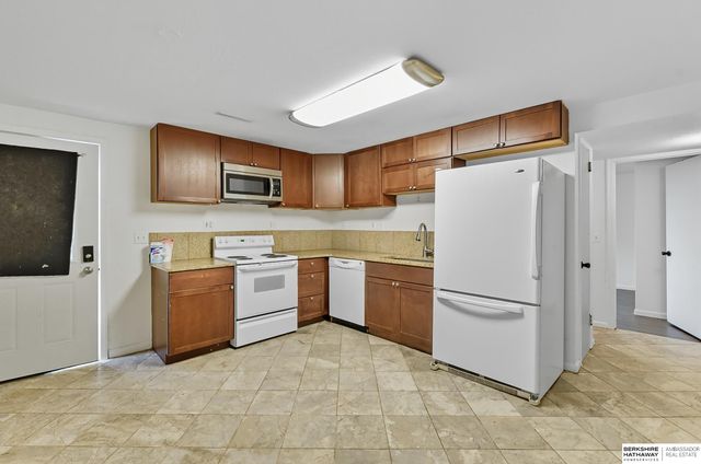 7518 Blondo Street, Omaha, NE 68134