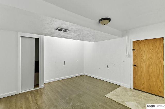 7518 Blondo Street, Omaha, NE 68134