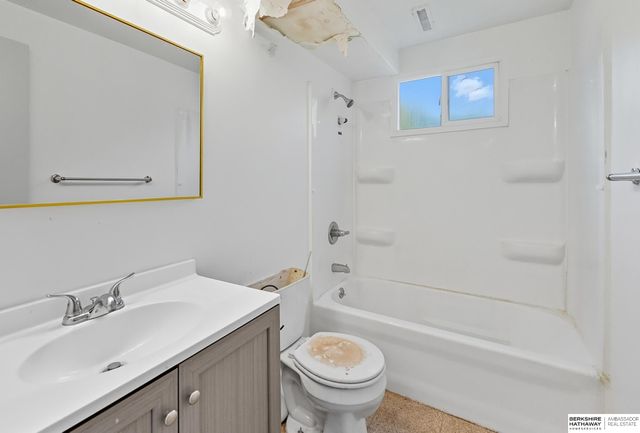 7518 Blondo Street, Omaha, NE 68134