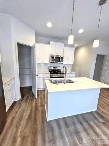 2026 Mcdonald Drive, Charlotte, NC 28216
