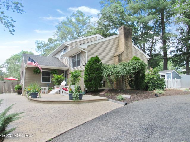 59 Sun Valley Road, Toms River, NJ 08755