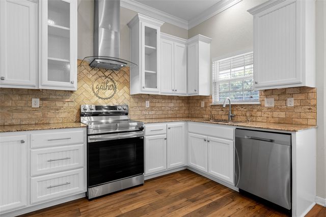 8224 Forest Ridge Drive, Woodway, TX 76712