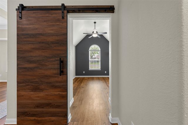 8224 Forest Ridge Drive, Woodway, TX 76712