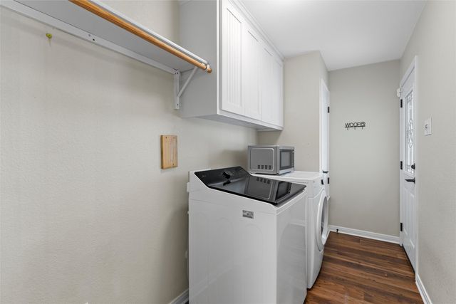 8224 Forest Ridge Drive, Woodway, TX 76712