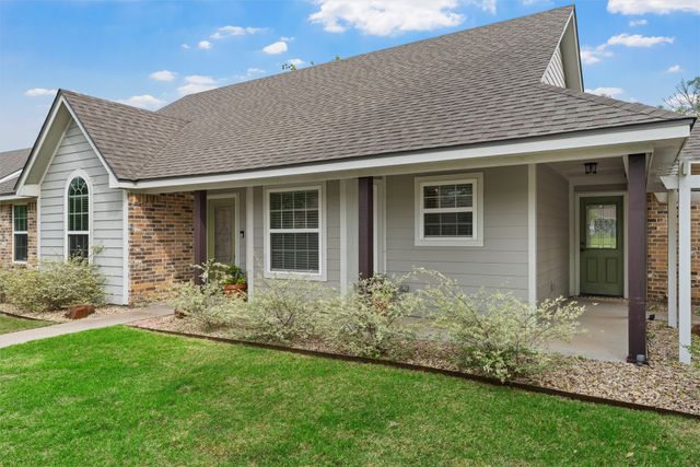 8224 Forest Ridge Drive, Woodway, TX 76712