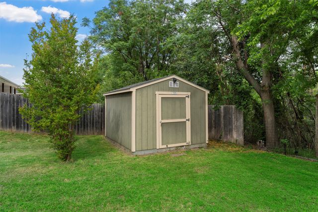 8224 Forest Ridge Drive, Woodway, TX 76712