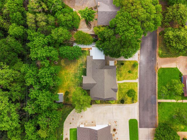 8224 Forest Ridge Drive, Woodway, TX 76712