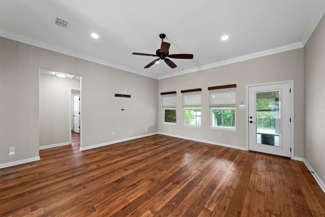 8224 Forest Ridge Drive, Woodway, TX 76712