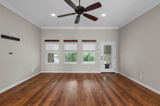 8224 Forest Ridge Drive, Woodway, TX 76712