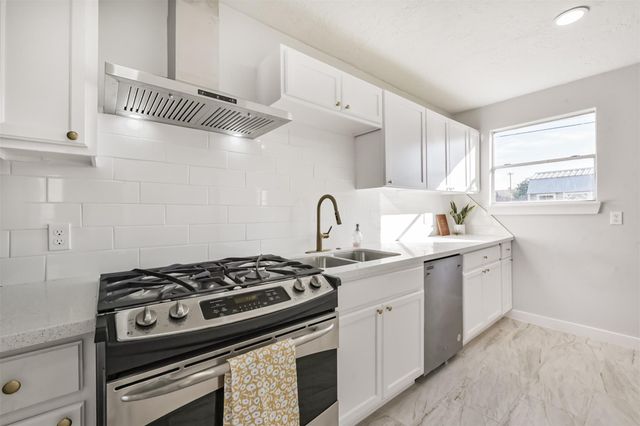 3305 Stallings Drive, Houston, TX 77088