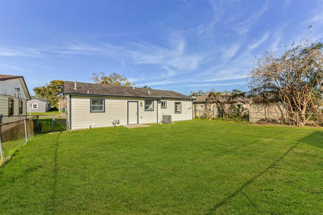 3305 Stallings Drive, Houston, TX 77088