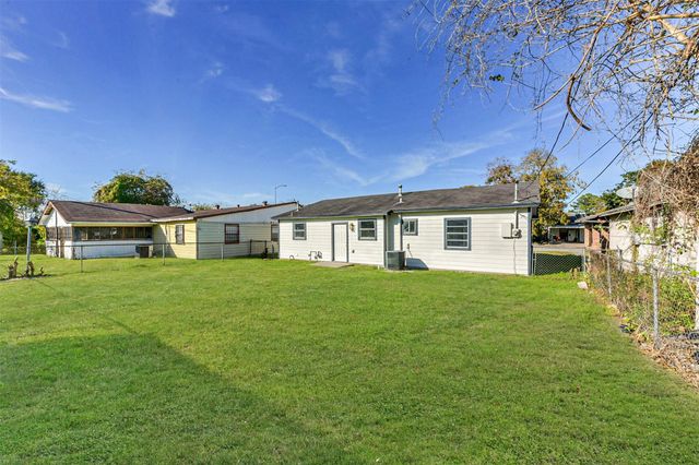 3305 Stallings Drive, Houston, TX 77088