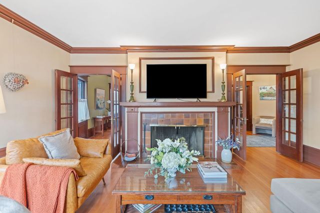 2727 H St, Sacramento, CA 95816