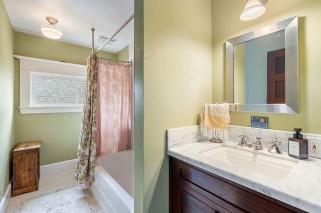 2727 H St, Sacramento, CA 95816