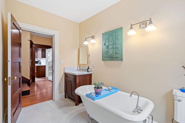 2727 H St, Sacramento, CA 95816