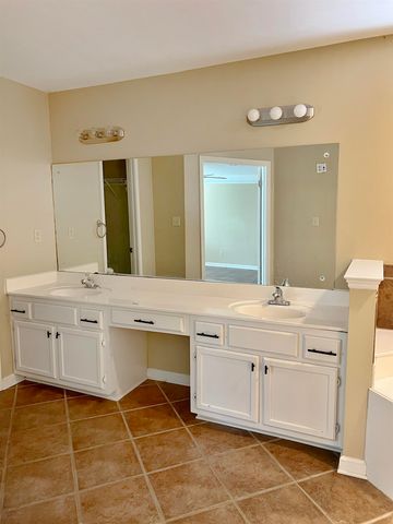 8879 CHIMNEYROCK BLVD, Cordova, TN 38016