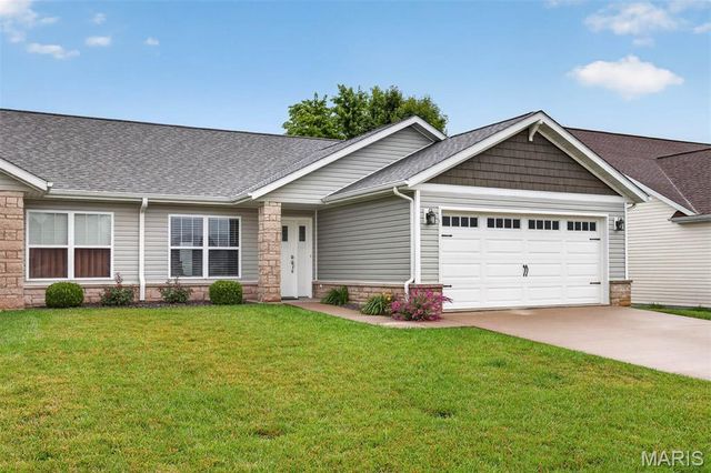 110 Auburn Court B, Highland, IL 62249
