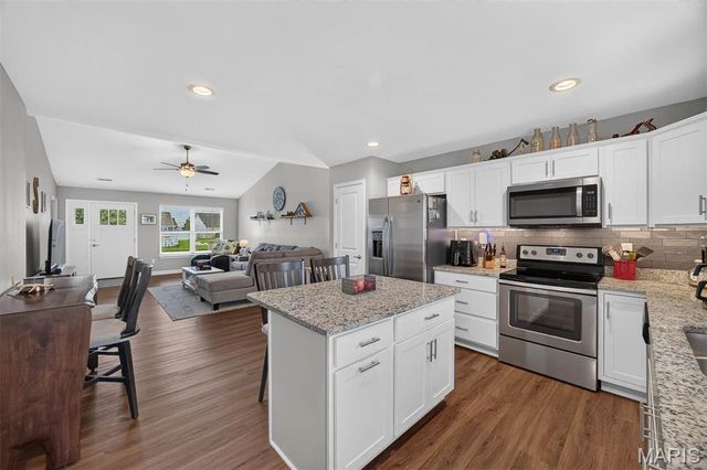 110 Auburn Court B, Highland, IL 62249