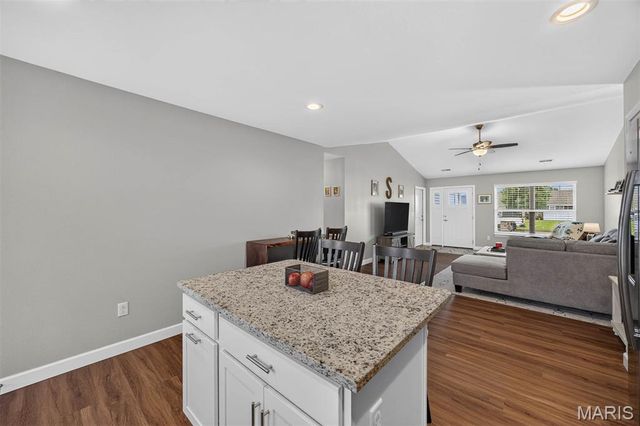 110 Auburn Court B, Highland, IL 62249