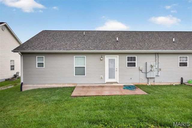 110 Auburn Court B, Highland, IL 62249