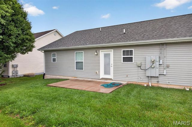 110 Auburn Court B, Highland, IL 62249