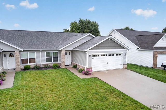 110 Auburn Court B, Highland, IL 62249