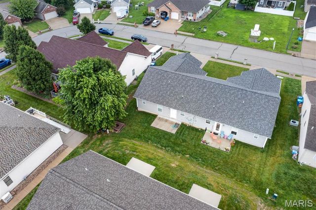 110 Auburn Court B, Highland, IL 62249