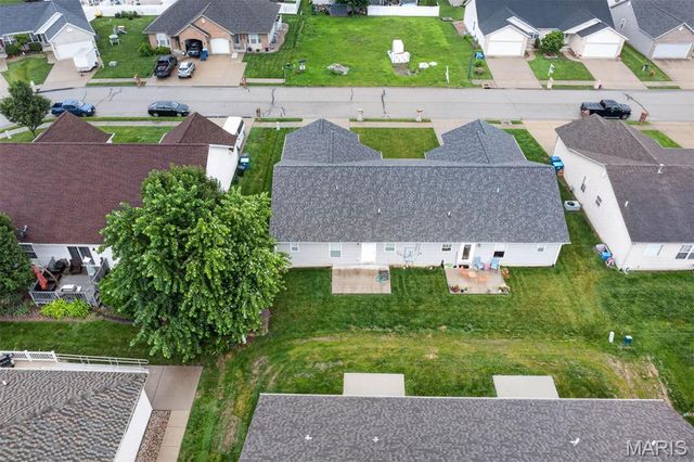 110 Auburn Court B, Highland, IL 62249