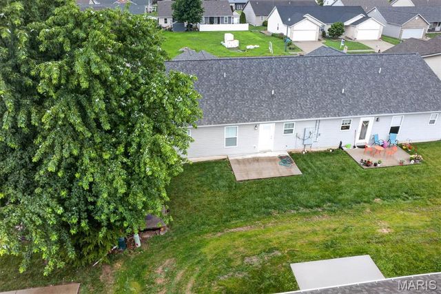 110 Auburn Court B, Highland, IL 62249