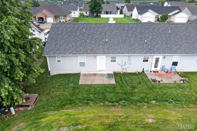 110 Auburn Court B, Highland, IL 62249