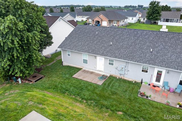 110 Auburn Court B, Highland, IL 62249