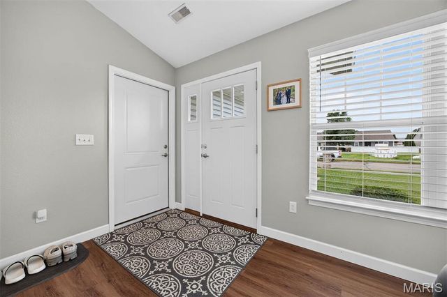 110 Auburn Court B, Highland, IL 62249