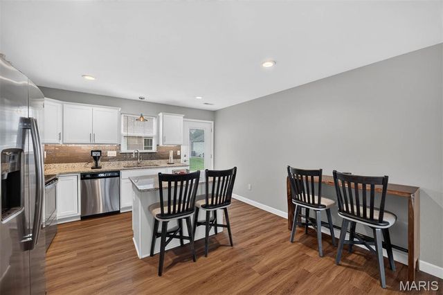 110 Auburn Court B, Highland, IL 62249