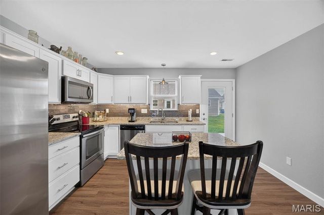 110 Auburn Court B, Highland, IL 62249