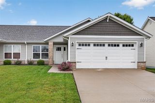 110 Auburn Court B, Highland, IL 62249