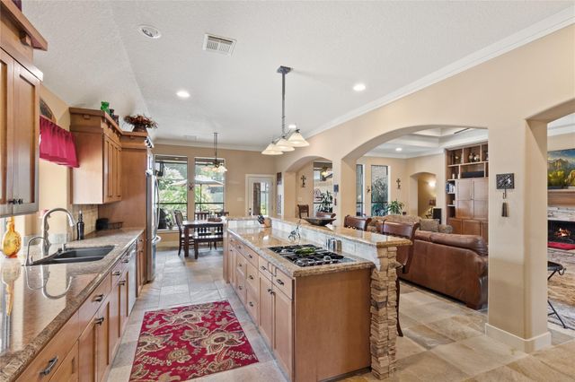 55 Canyon Oak Court, Lake Jackson, TX 77566